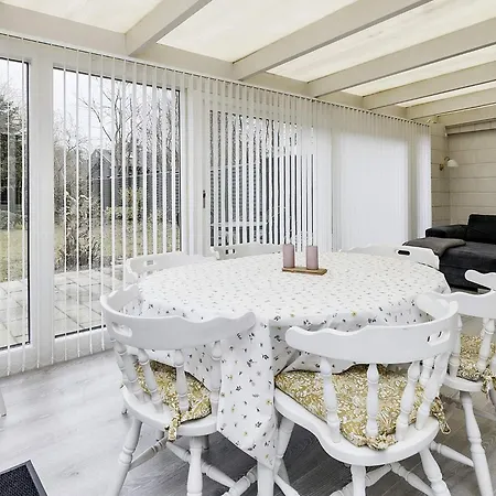 4 Star In Vaeggerlose-by Traum Ferienhaus Bøtø By